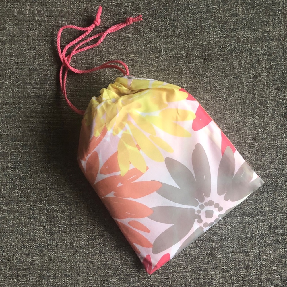 STUDENT LOUNGE Floral Laundry Bag